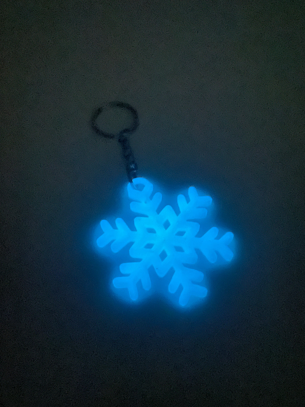 50x Glow in Dark Snowflake Keychains